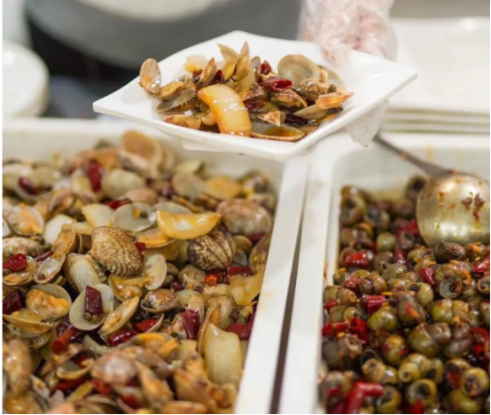 四川神仙高校：超20个食堂，宿舍三室一厅，有专属地铁站！网友：五星级体验！