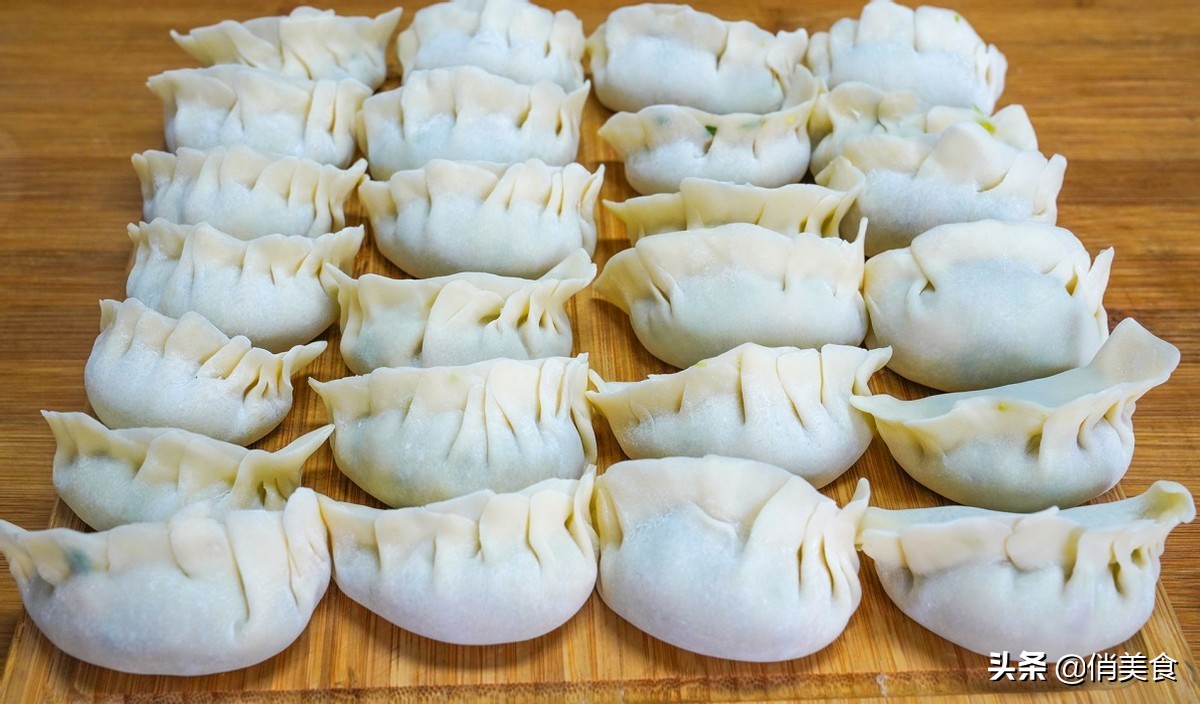 立秋后吃饺子，茴香韭菜靠边站，孩子特馋这种馅，多吃个子蹭蹭长