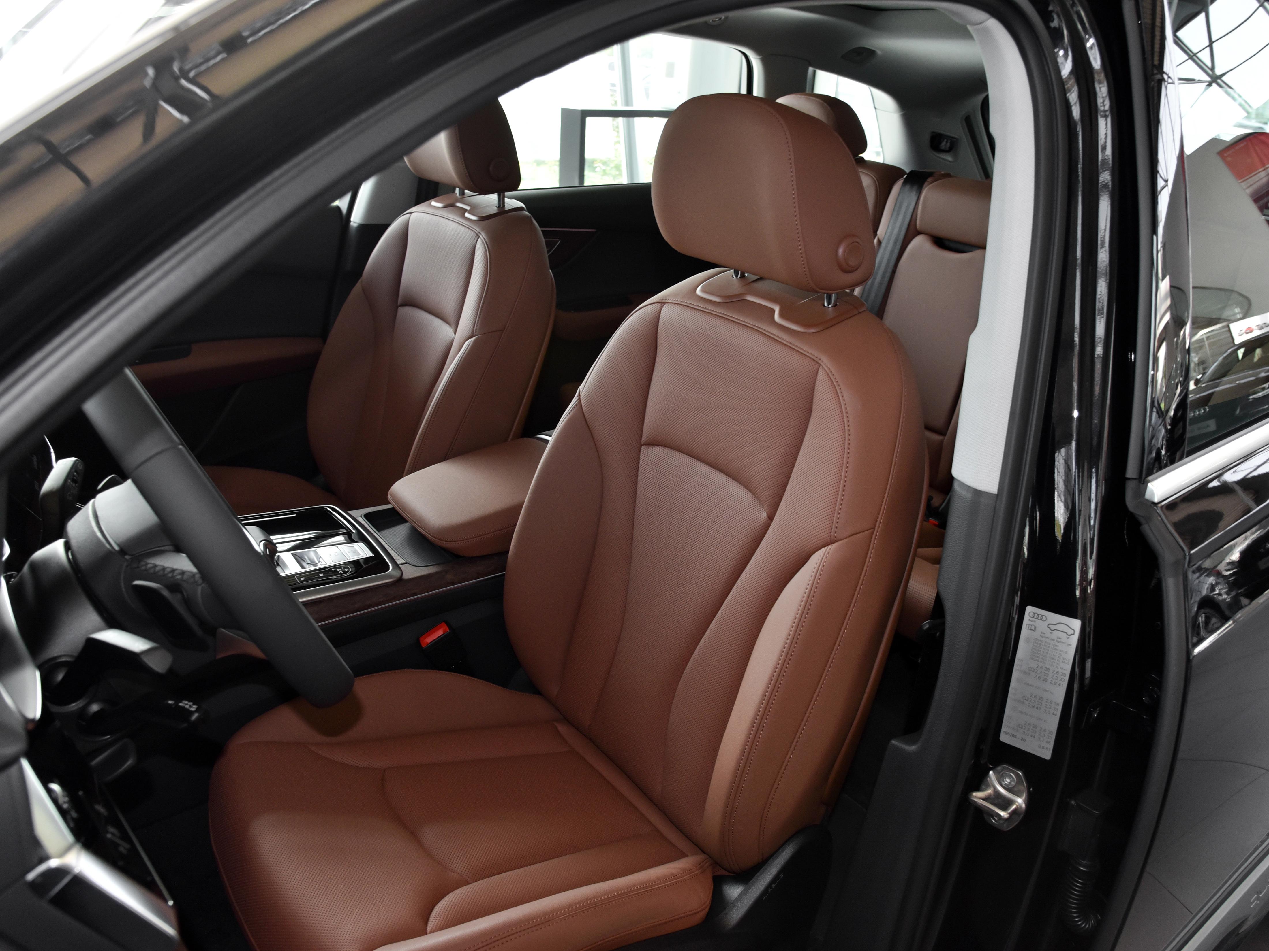 旗舰级的豪华SUV，大V6动力，还有实力四驱，带你看奥迪Q7