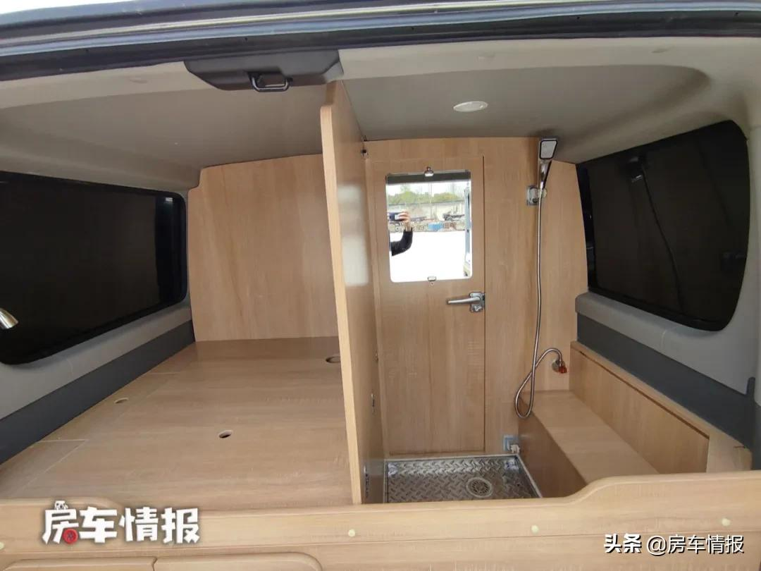 13.98万起的大通房车，不到2米高有厕所和大床，C2本就开