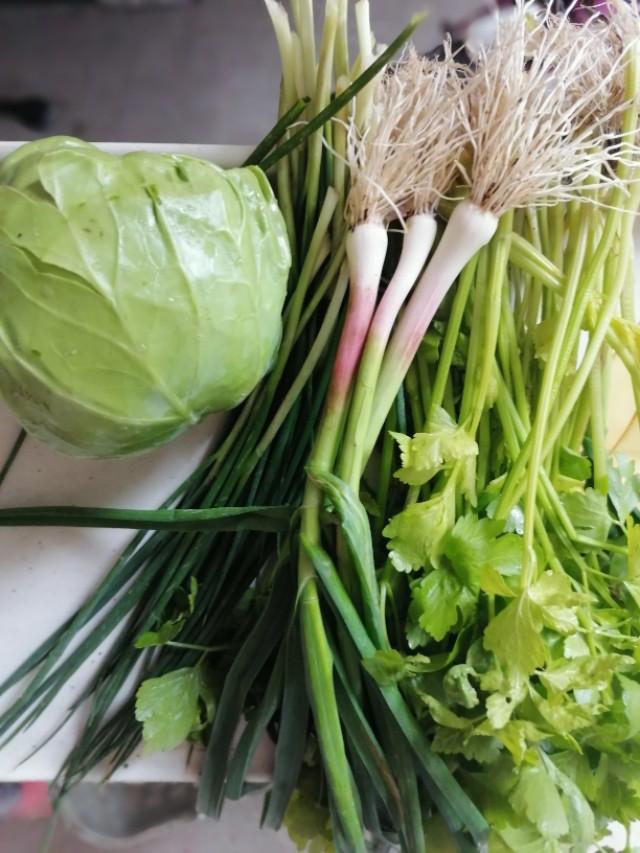 菜干饭的家常做法（百吃不厌传统美食菜干饭）