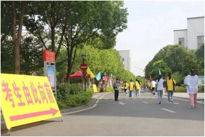 安徽今年文科分数线“离谱”，518只能上大专，文科真一无是处？