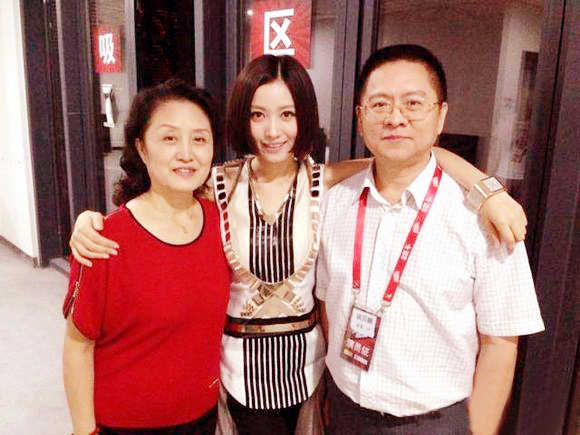 著名歌手姚贝娜病逝6年多了，年迈父母的晚年生活状况怎样？