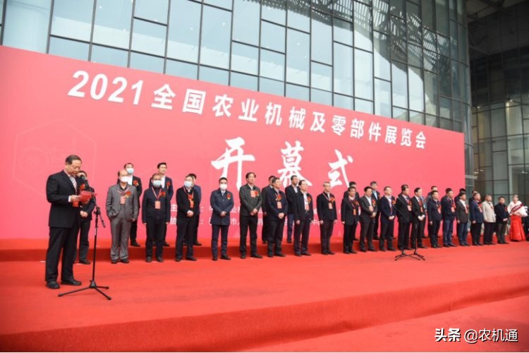2021全國農(nóng)業(yè)機(jī)械及零部件展覽會在駐馬店開展，首日人氣火爆