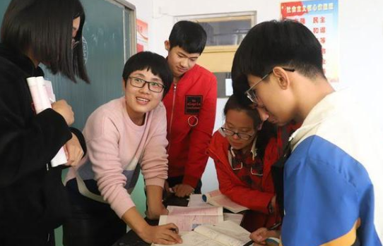 多地中小学现“教师荒”，系统却显示已经超编，在编老师都去哪了