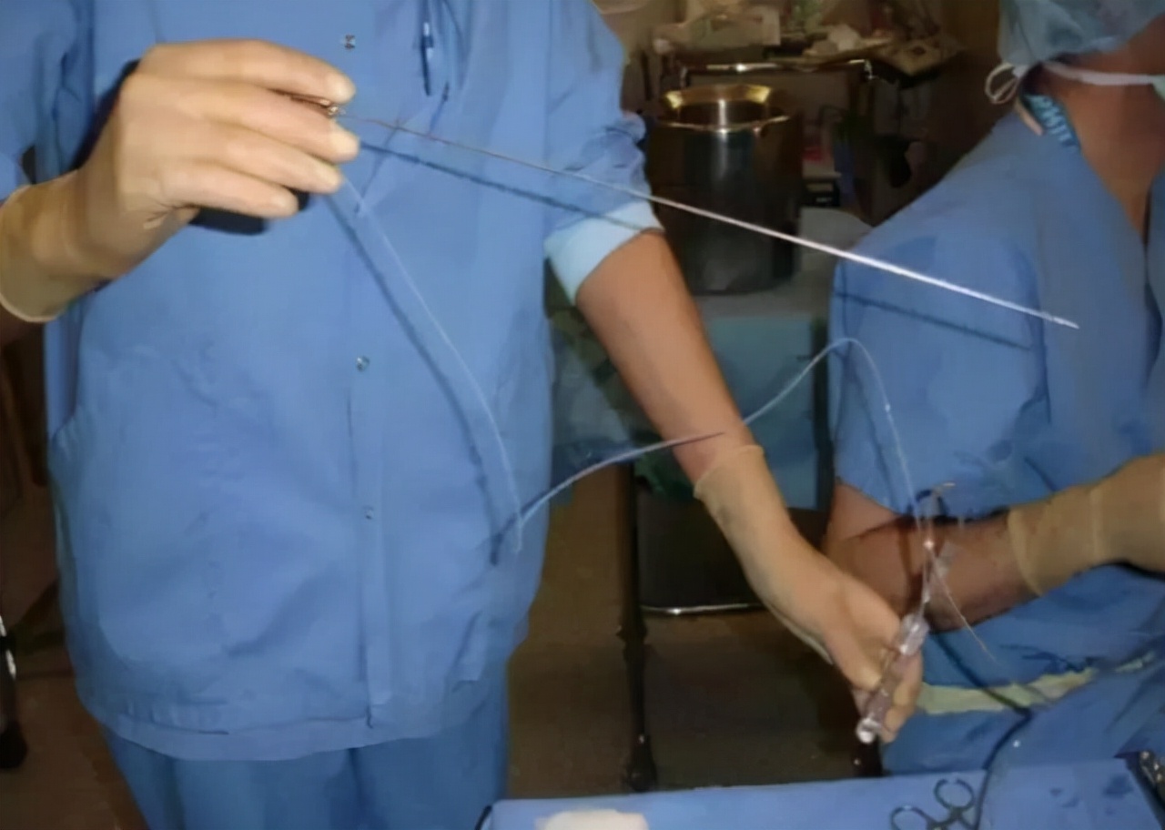 高校女卫生间出现代孕、捐卵广告，背后是女大学生对欲望的不节制