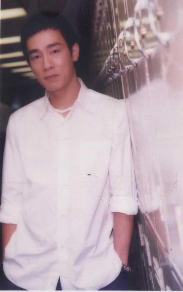 陈小春的不羁情史,绯闻女友都是女神,情定应采儿将其宠成公主