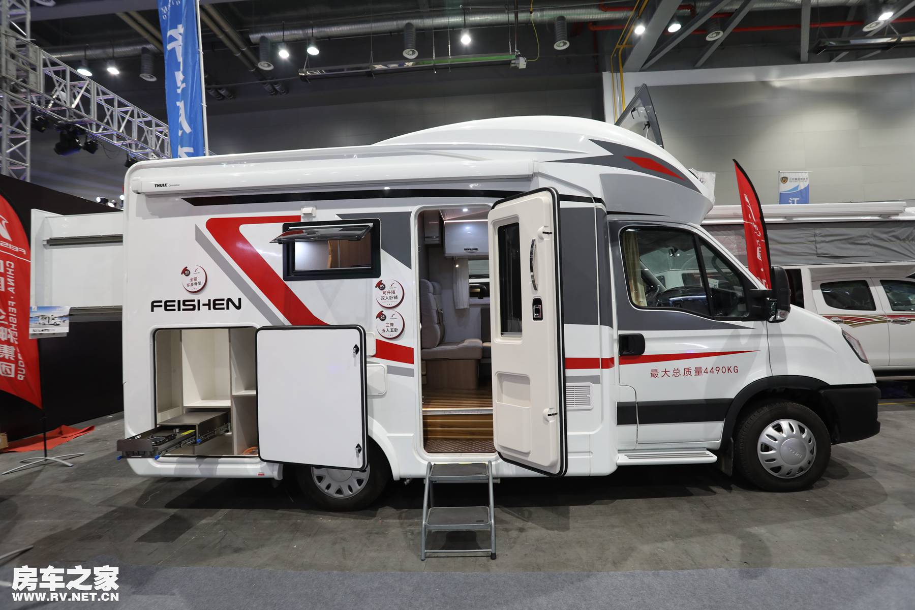 飞神全新依维柯欧胜底盘房车正式上市,后拓展床铺是亮点