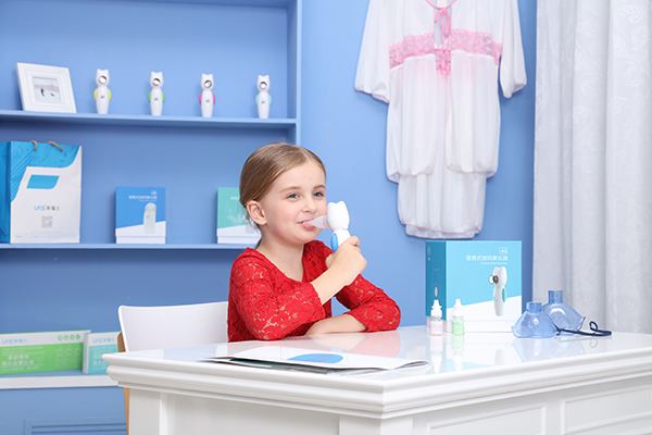 孩子发烧，退烧药是家长必备的药，有2种退烧药不能再用