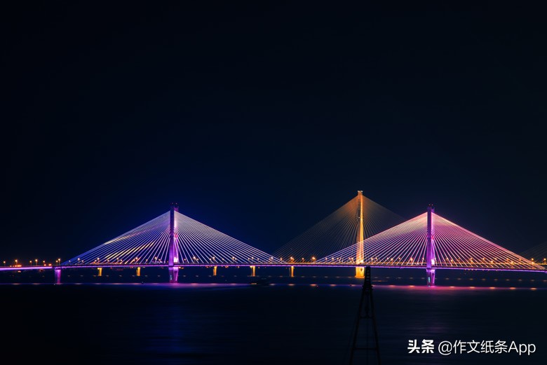 2020语文高考满分作文范文，值得备考背诵：疫情中的感动与力量