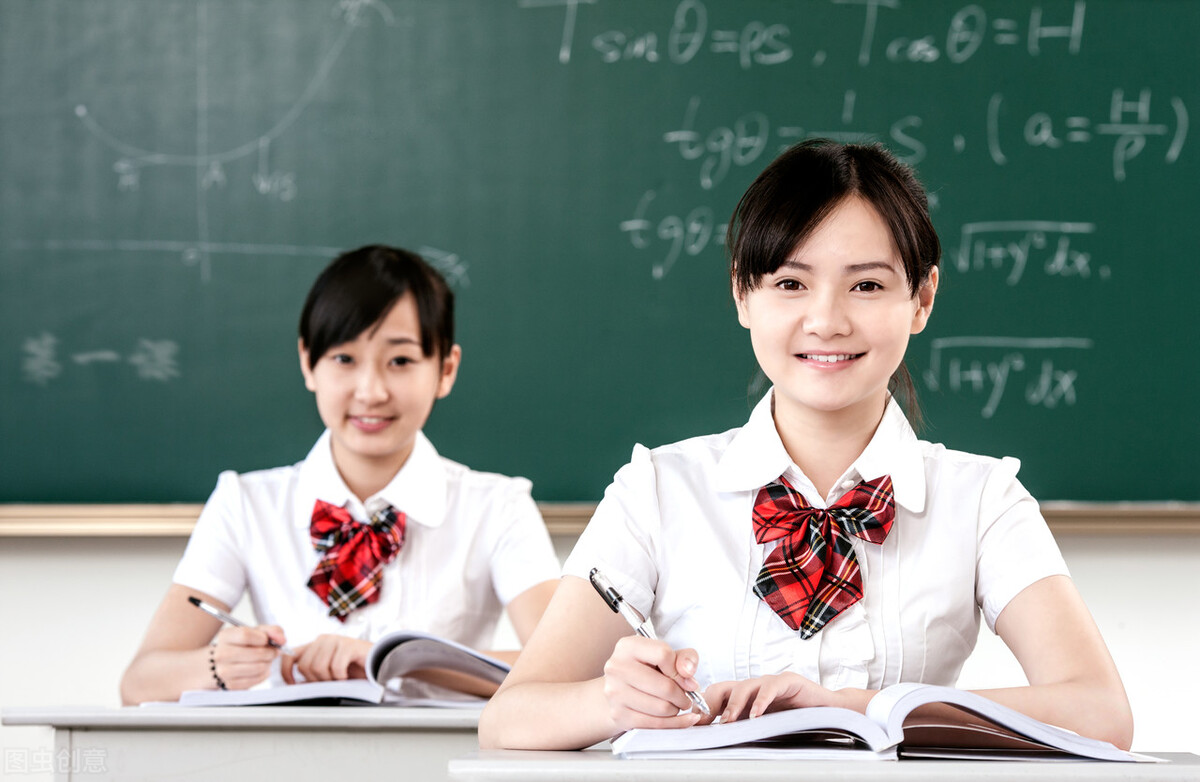 学生剧本微电影《穿军毯的大树》