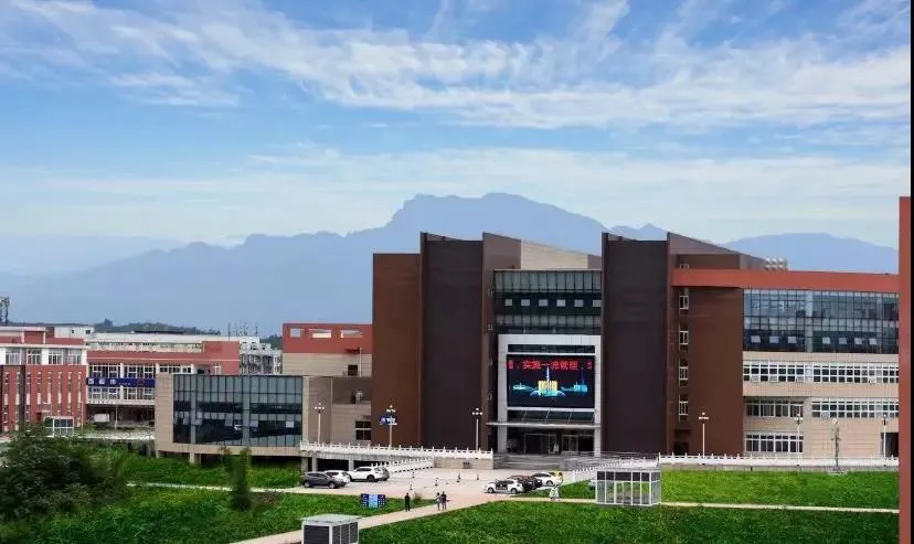 除了乐山大佛，乐山还有老牌的专科大学，名气专业都是响当当
