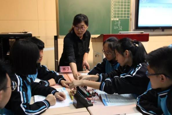 寄宿制学校的早晚自习，或开始向家长收费，知道原因后开始理解