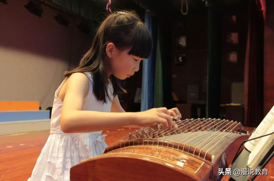 学生兴趣班“鄙视链”，钢琴归于普通，榜首是“贵族课程”？