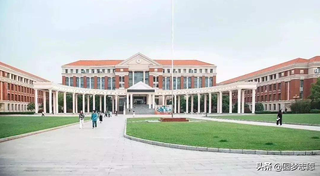 数分钟带你简单了解：中国传媒大学好考吗？王牌专业播音多难考？