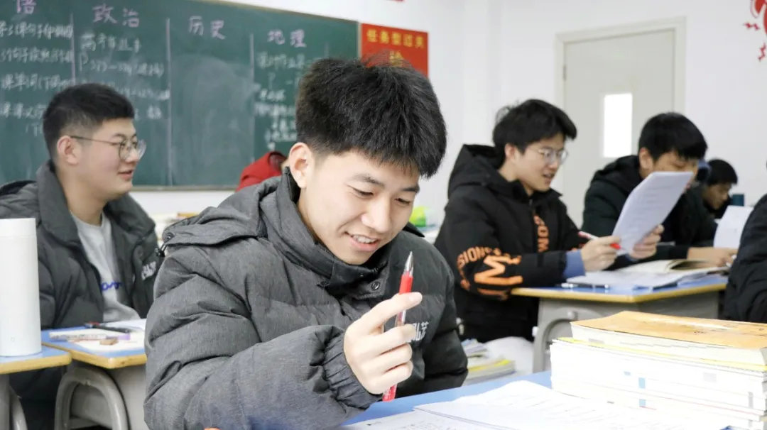 南昌弘艺文化全员备战，老师最大的愿望就是你能考高分