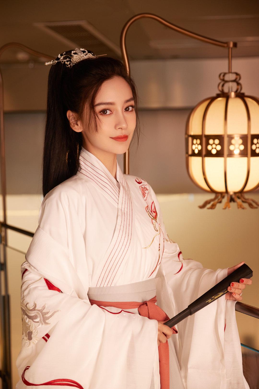 迪奥代言人介绍（baby力压赵丽颖代言迪奥）