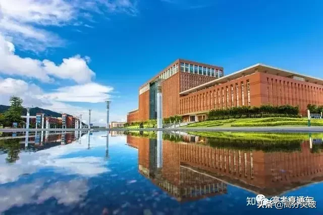 泡一整天都不够！国内那些美炸天的大学图书馆，你去过几个？