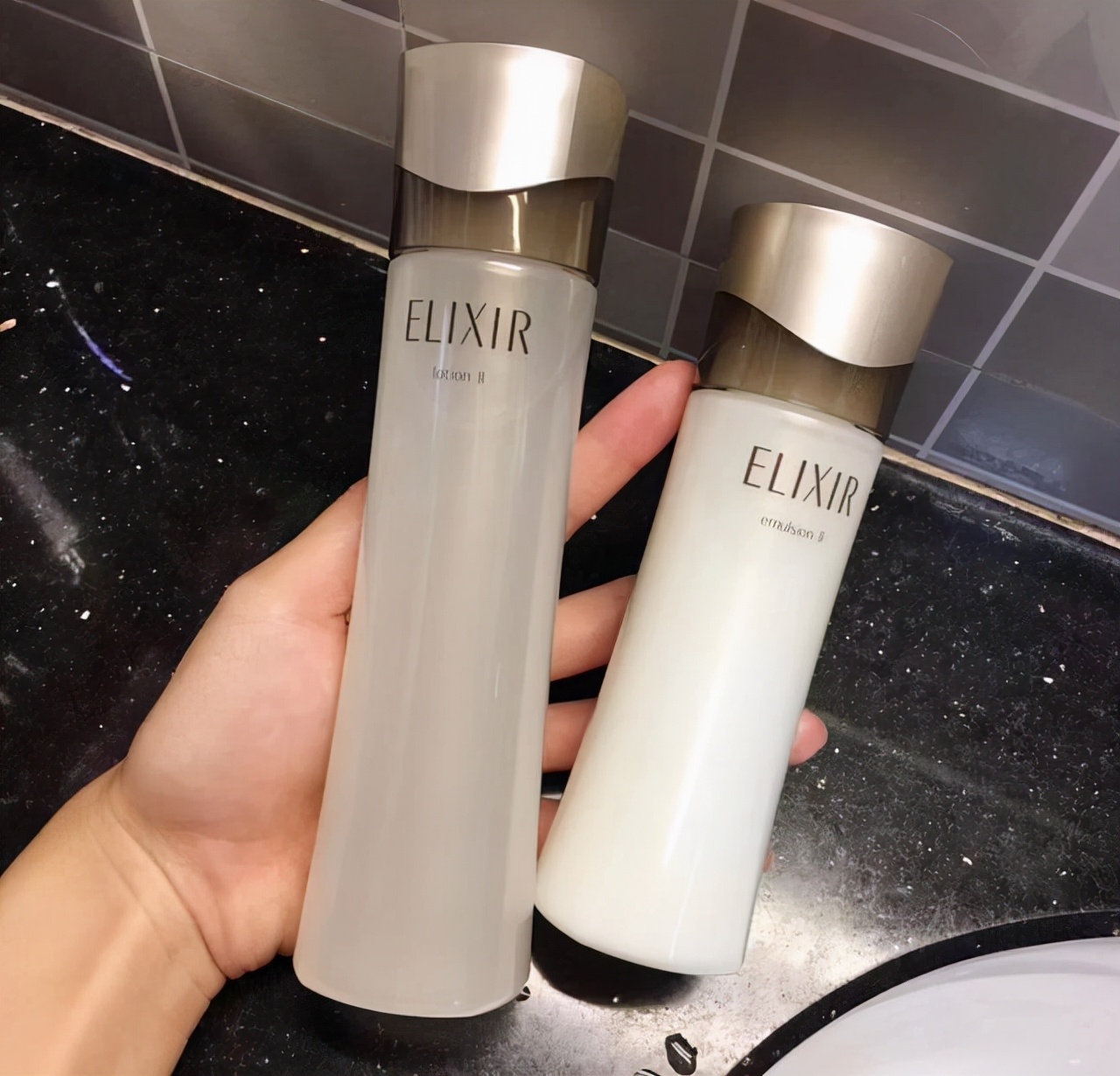 热门“抗老”水乳如何选？30岁悦薇合适，40用白檀，欧莱雅也不错