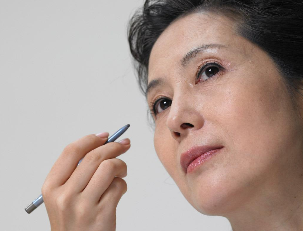 素颜妆需要哪些化妆品（淡妆化妆品好物分享）