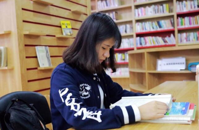 未来10年适合女生的专业，工作薪资待遇高还稳定，家有女儿享福了