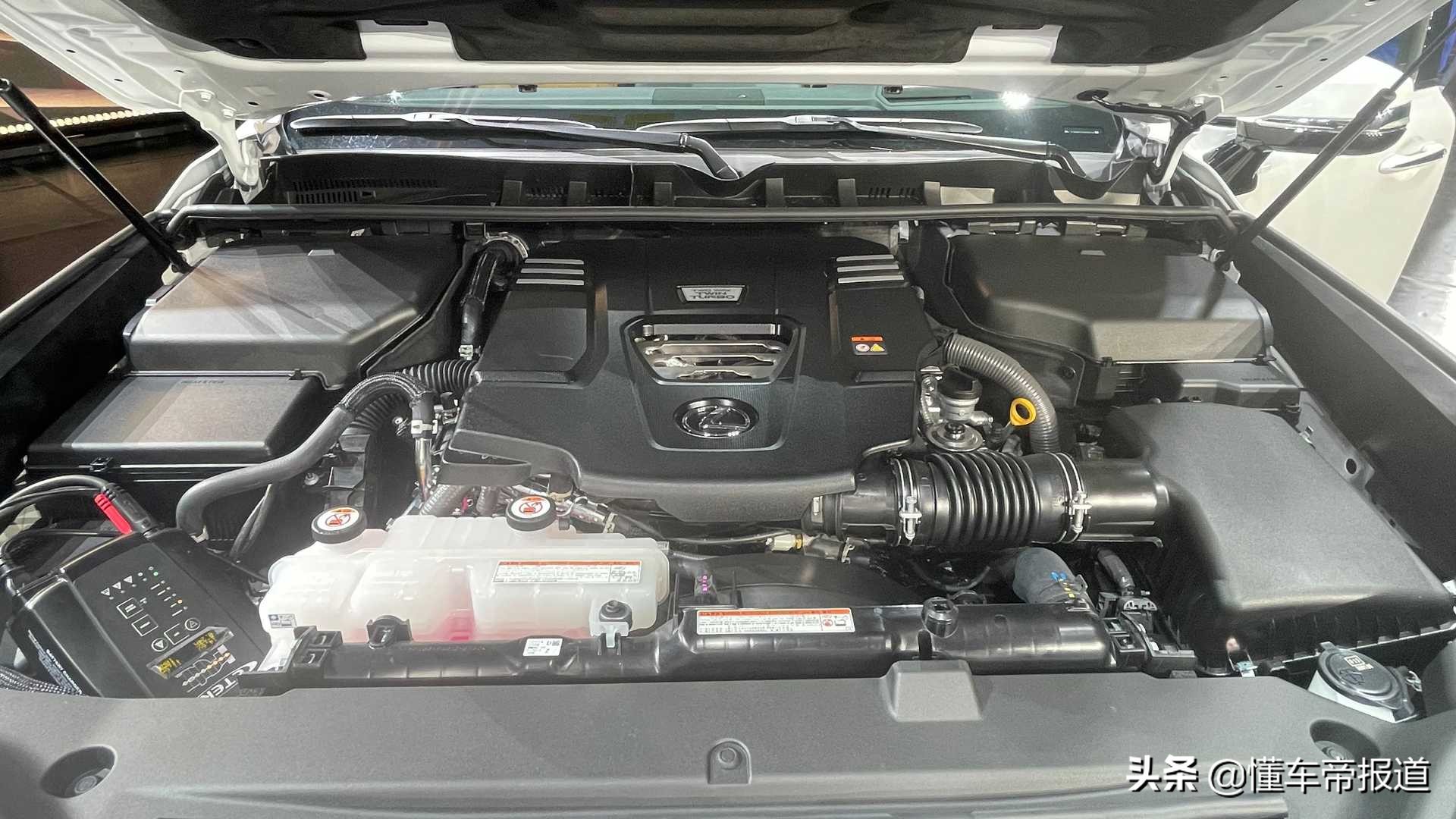 新车 </p><p>　　 人称“陆巡王”，搭3.3T柴油动力，曝新雷克萨斯LX500d实车