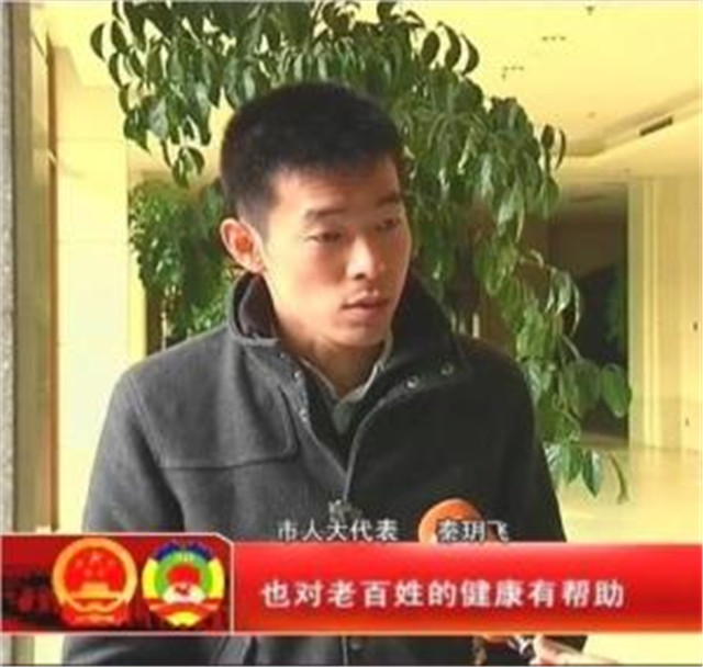 托福满分，耶鲁毕业生，年薪可达6位数，而他却选择在农村做村官