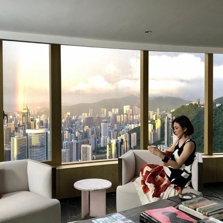 关之琳上亿豪宅公开！落地窗180度海景，风水师：俯视香港龙脉