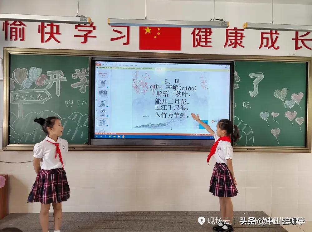 开学啦！现场多图预警：妈趴窗，爹爬墙，脸贴地！场面过于欢乐