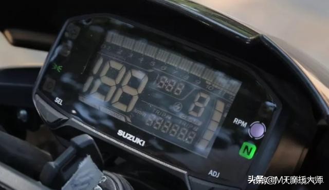 不输幻影150，试驾铃木极客飒155，极速115km，通勤娱乐两不误