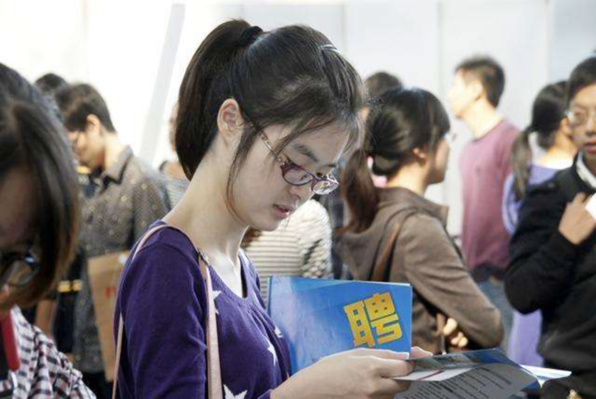 大学生严重过剩，既然如此“廉价”，父母为何还拼命供孩子读大学