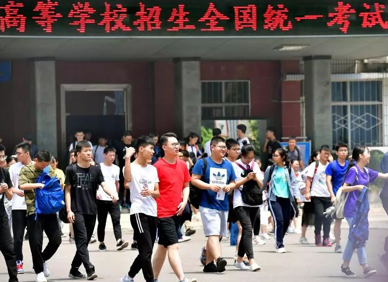 唐尚珺第13次参加高考，曾被政法大学录取，今年能如愿上中科大？