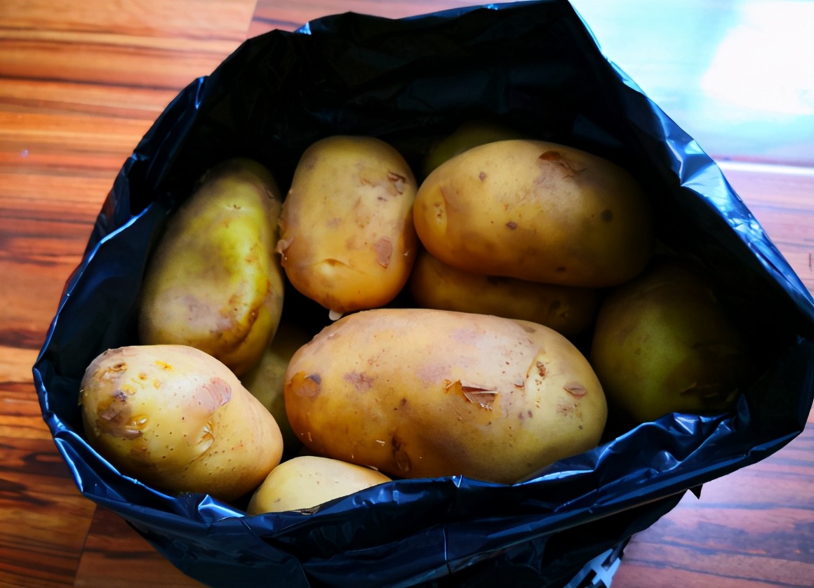如何保存土豆（保存土豆牢记3个好方法放几个月都仍新鲜）
