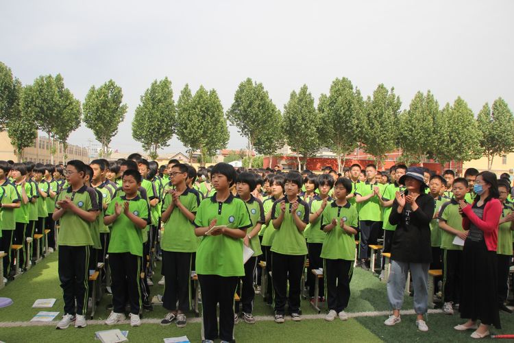 “清华馒头神”来邯郸临漳四中作励志报告，他是农民，逆袭成学霸