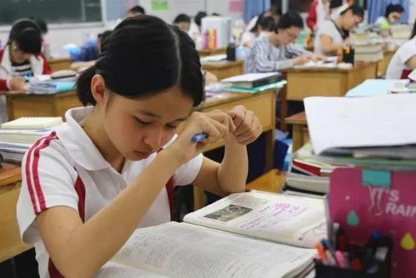 队长王俊凯迎来本科毕业，回顾三小只高考成绩，一代可称强中之强