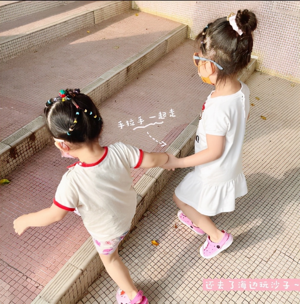 方媛晒一家四口过万圣节，郭富城点赞互动秀恩爱，俩女儿扮相可爱