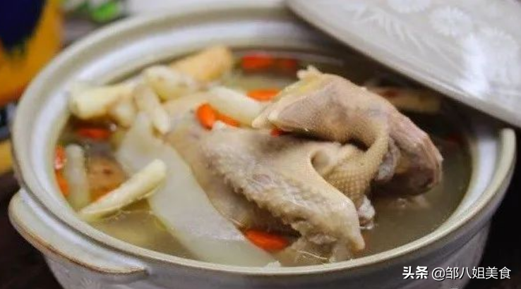 鸽子汤怎么炖才好喝？记住“两不要”，炖好后汤汁鲜美，无腥味