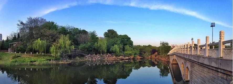 211名校实力如何？在重量级榜单中蝉联第一，走出110位富豪企业家！