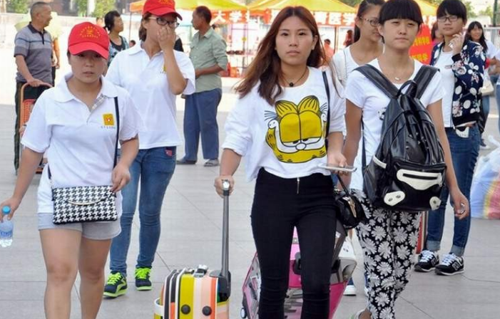 包大学生每月多少钱（一个月生活费1200元有多穷）