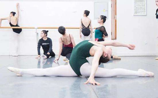 对于艺考生，服饰选择这么重要！尤其是播音主持，别一身黑出镜