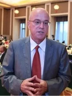 央媒关注！欧洲一家三口结缘中国，父亲曾任驻华大使、儿子获中宣部部长颁奖！