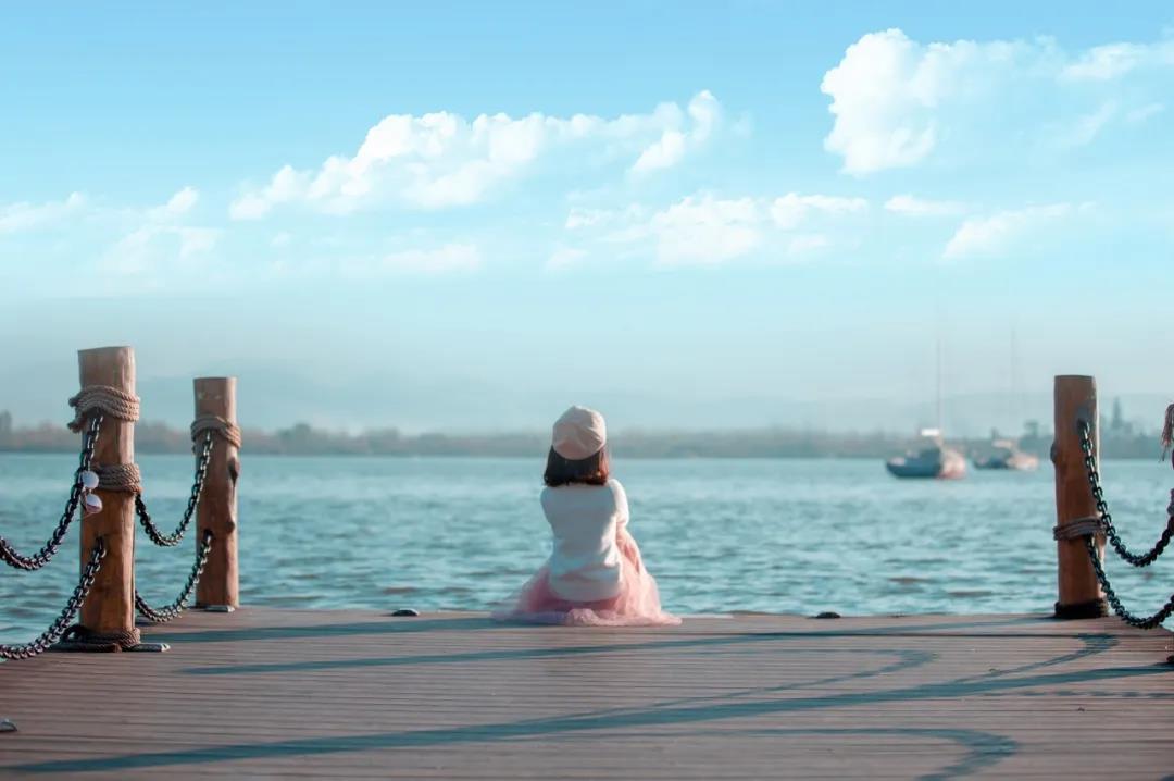 《麦田里的守望者》中四个温暖而治愈的句子，读完心情都变好了