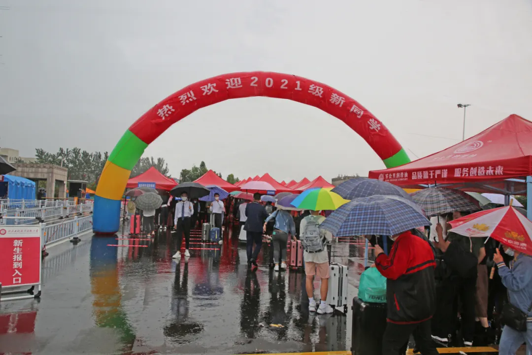 迎新｜山东工程职大一见倾“新”，满心欢喜，“雨”见最美的你