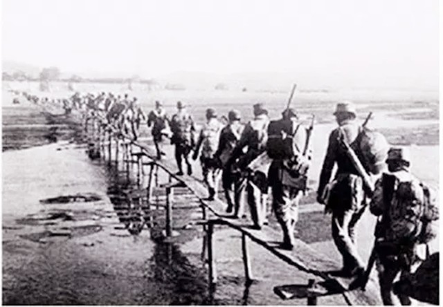 元帅办军校，门岗规矩：乌纱帽留在门外，骑马的下马，坐车的下车