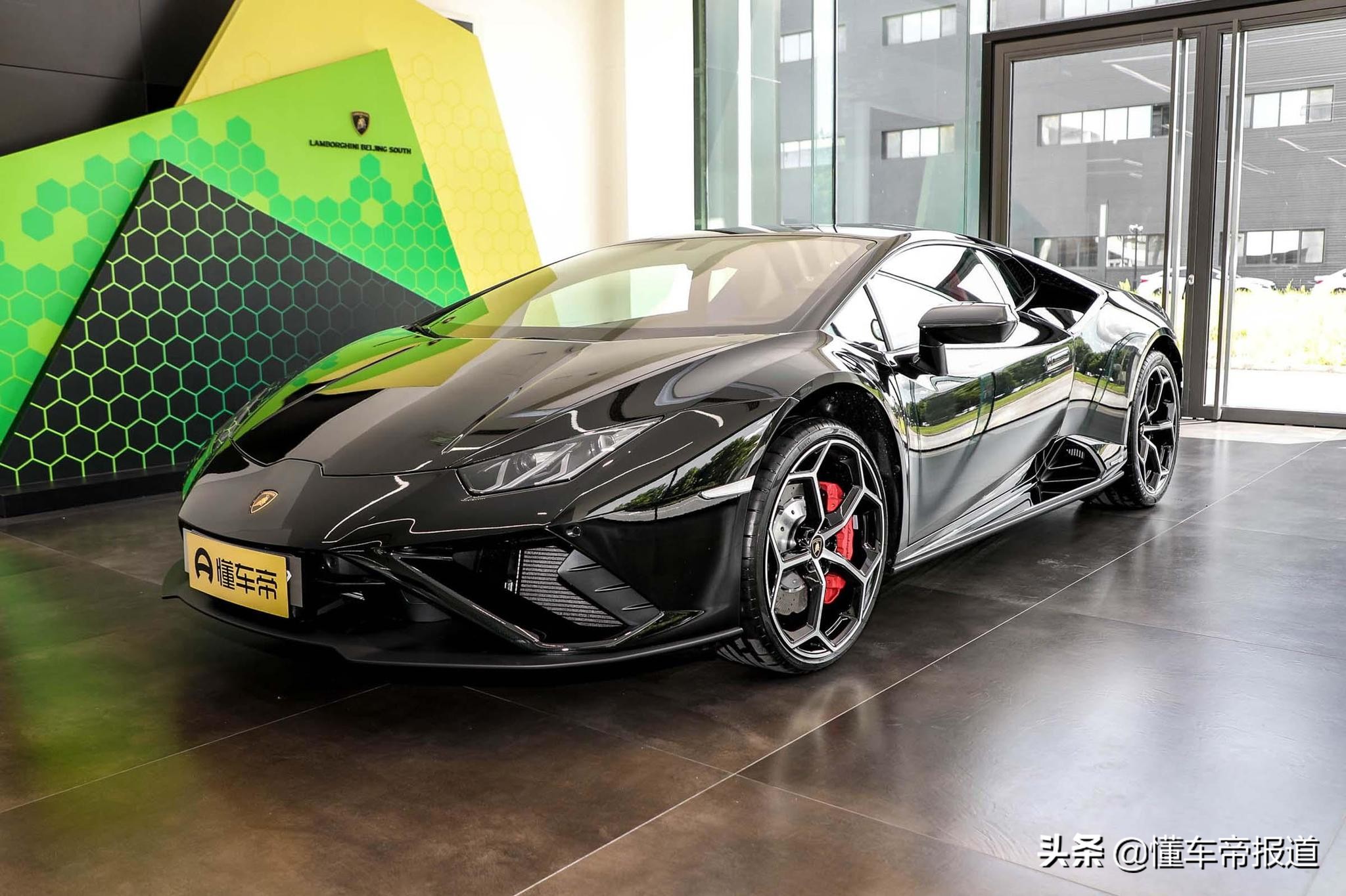 新车 | 约合人民币111万元，新款奥迪R8后驱版来了！3.7秒破百