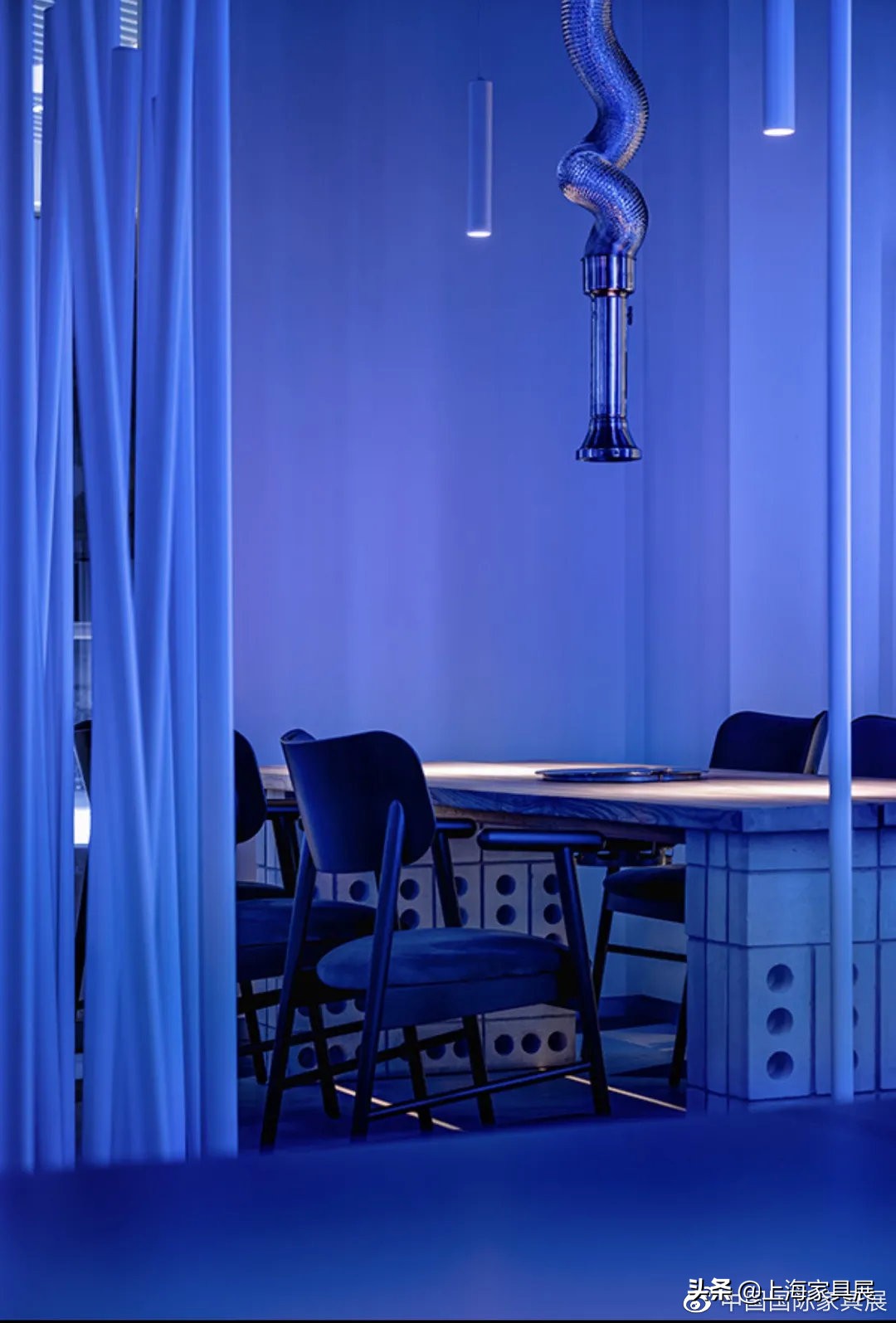 415㎡工业风韩式餐厅，这艺术灯光真是绝了