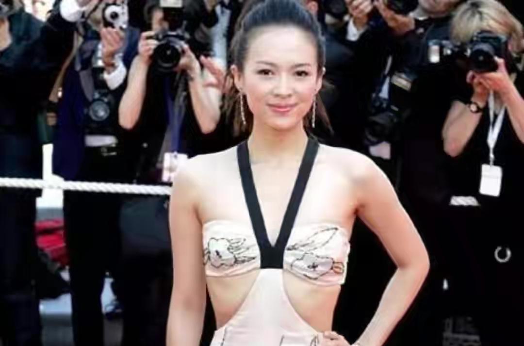 10位戛纳红毯上的国内女星：有人手握作品艳压，有人蹭拍走光出丑