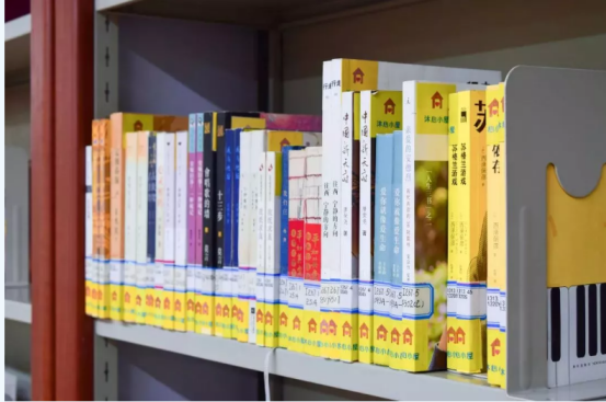 四川神仙高校：超20个食堂，宿舍三室一厅，有专属地铁站！网友：五星级体验！