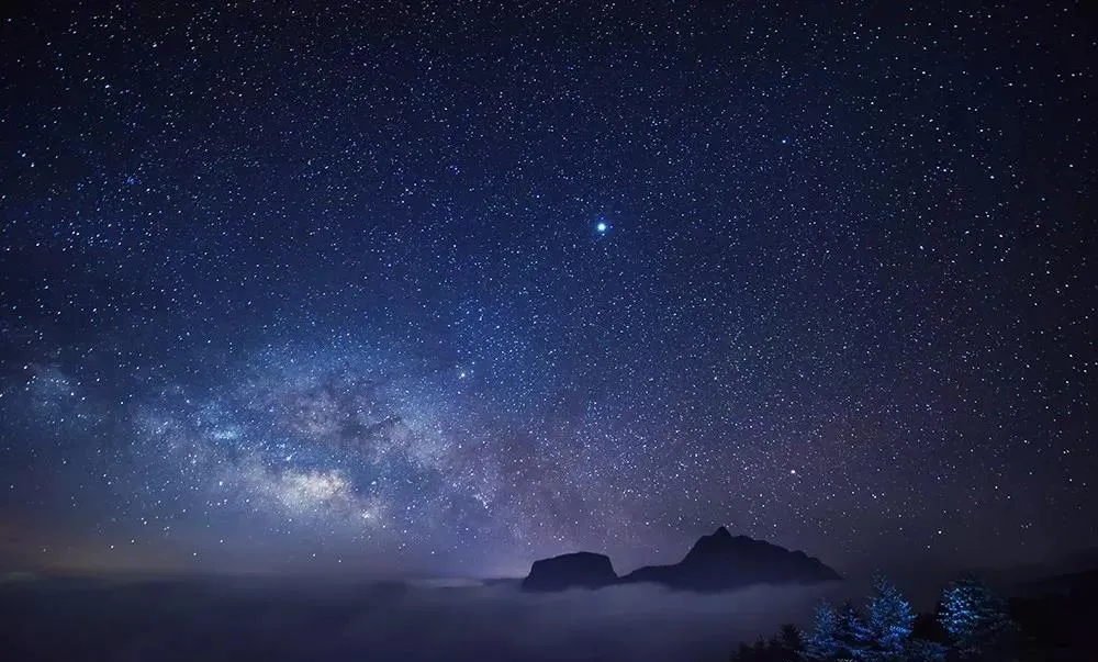 不收门票的世界级风景！赏万亩夏花、观云海日出…成都2天耍来回