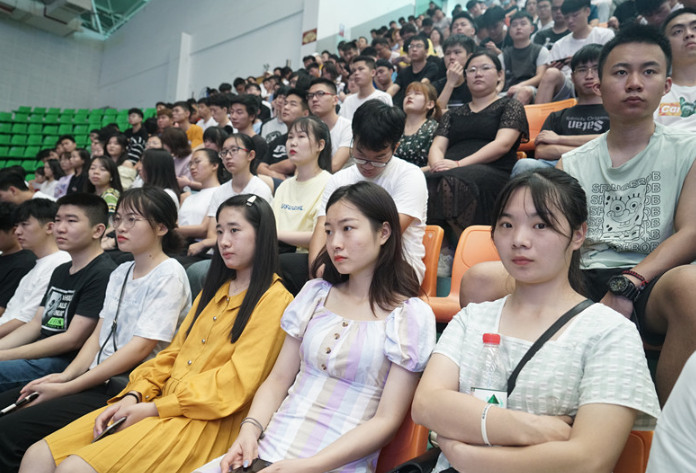 专升本的学生应该如何选择学校，公办还是民办，两者之间有何区别